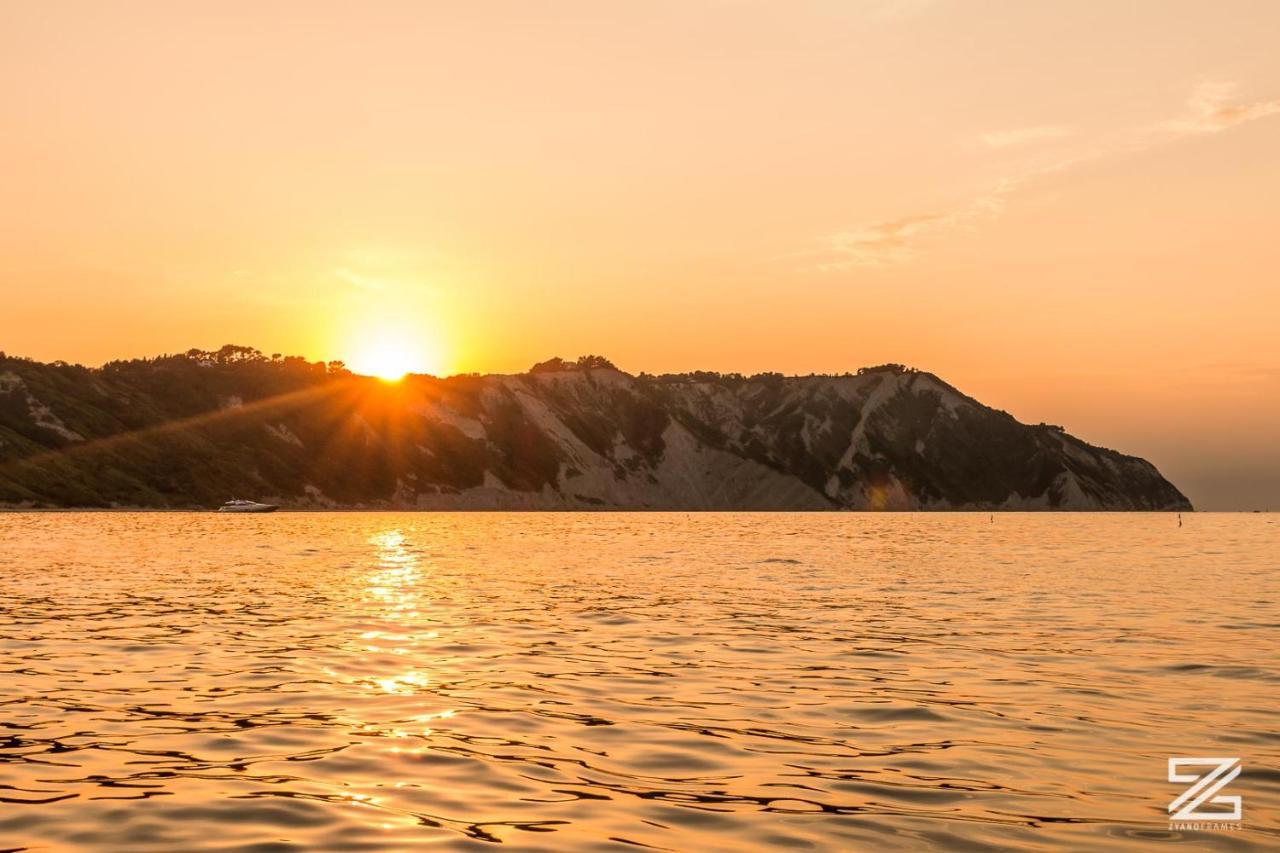 Mare Di Stelle Bed & Breakfast ซีโรโล ภายนอก รูปภาพ